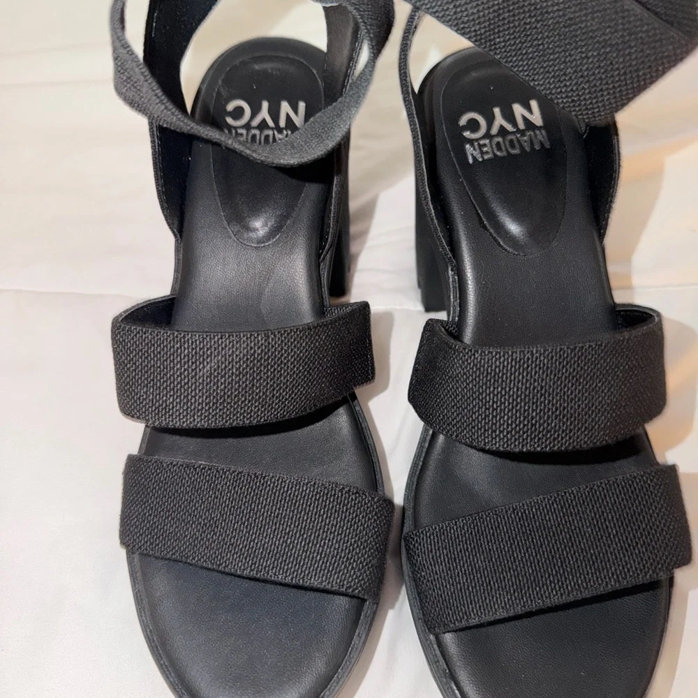 Steve Madden Black Chunky Heel Sandals - Picture 8 of 9